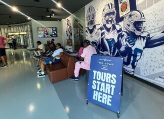 Are Jerry Jones’ fan tours a hurdle to a Cowboys Super Bowl?