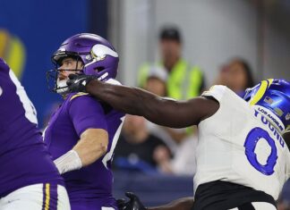 Ref explains late no-call on Byron Young sack in Vikings-Rams