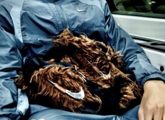 Victor Wembanyama shows off furry footwear for Spurs’ home opener