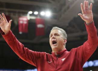 John Calipari dampened the fans’ enthusiasm in the first game at Arkansas