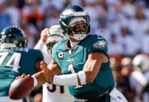 Eagles’ Jalen Hurts throws perfect 45-yard TD pass to DeVonta Smith