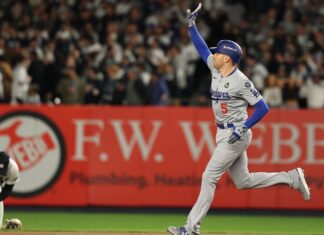 Freddie Freeman homers in 5th straight World Series game