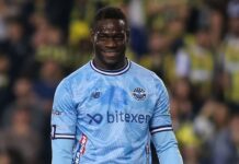 Mario Balotelli seals Serie A return with Genoa transfer