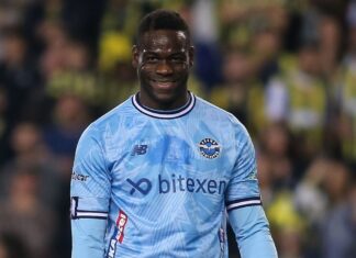 Mario Balotelli seals Serie A return with Genoa transfer