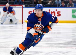 Mathew Barzal leaves Islanders road trip with injury