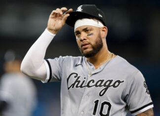 White Sox decline options on 3B Yoán Moncada, C Max Stassi
