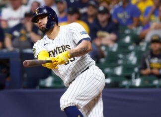 Gary Sánchez becomes free agent as Brewers decline mutual option