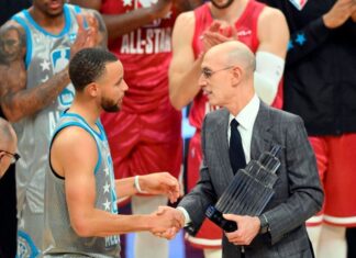 Adam Silver talking with Stephen Curry on All-Star Game tweaks