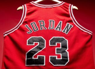 Michael Jordan game-worn Bulls jersey goes for $4.68M