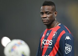 Mario Balotelli returns to Serie A, booked within first 5 minutes
