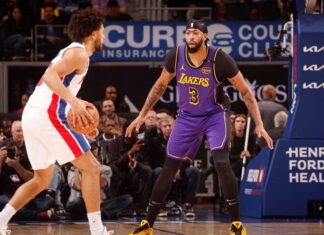 Anthony Davis aggravates foot injury as Lakers’ road woes continue