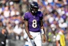 Lamar Jackson receives friendship bracelet from young fan